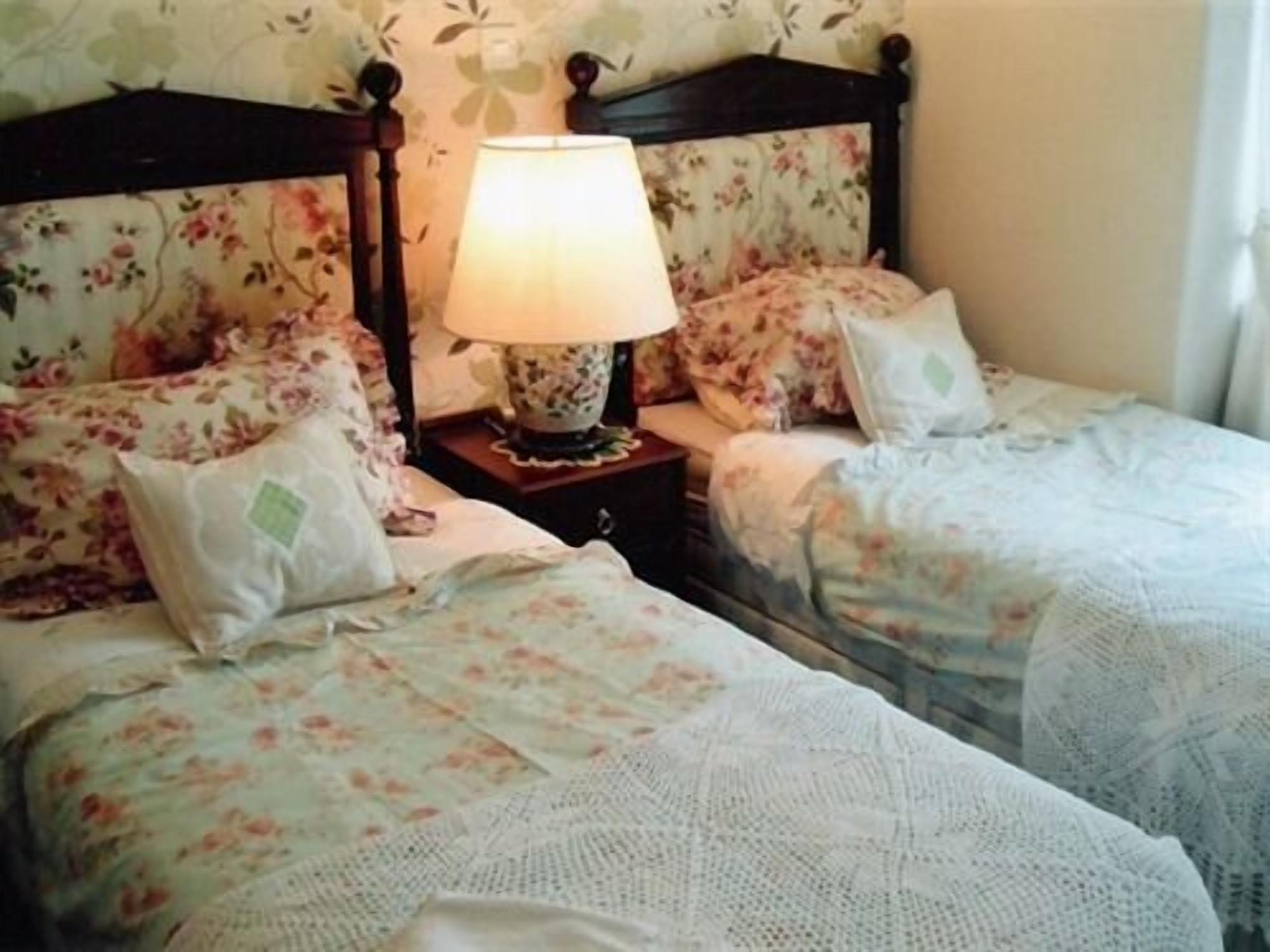 Twin Room with Private Bathroom