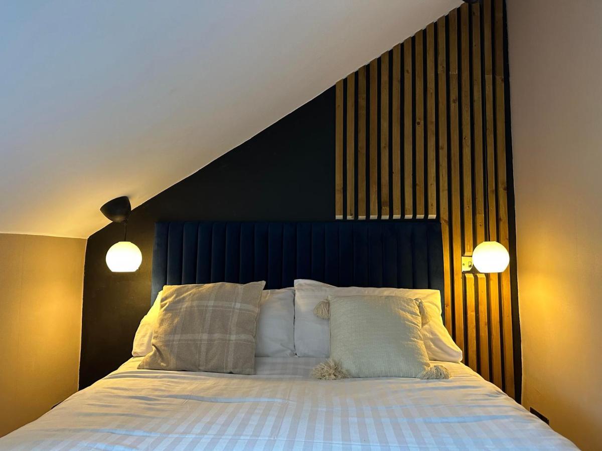 Compact Double Ensuite,1656195075:JPEG
