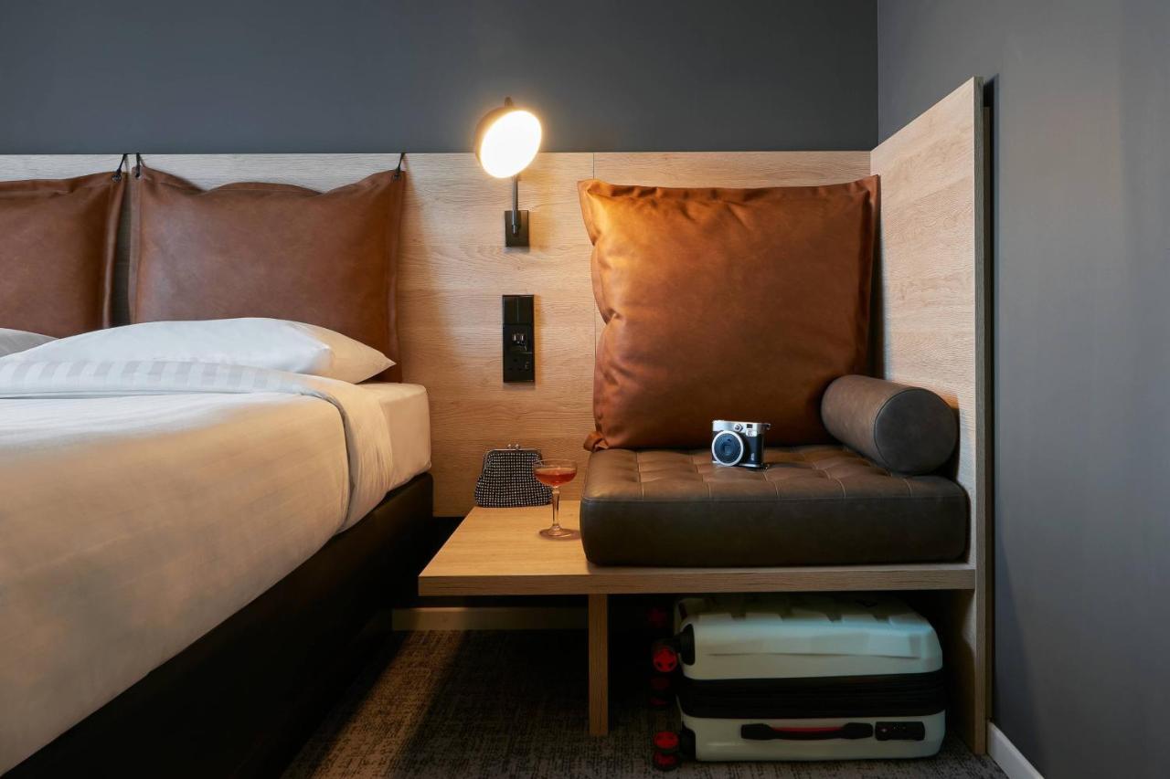 Moxy Sleeper, Guest room, 1 Queen,1392607184:JPEG