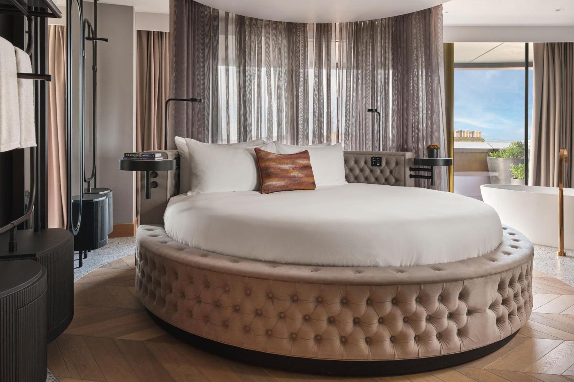 W Suite City View