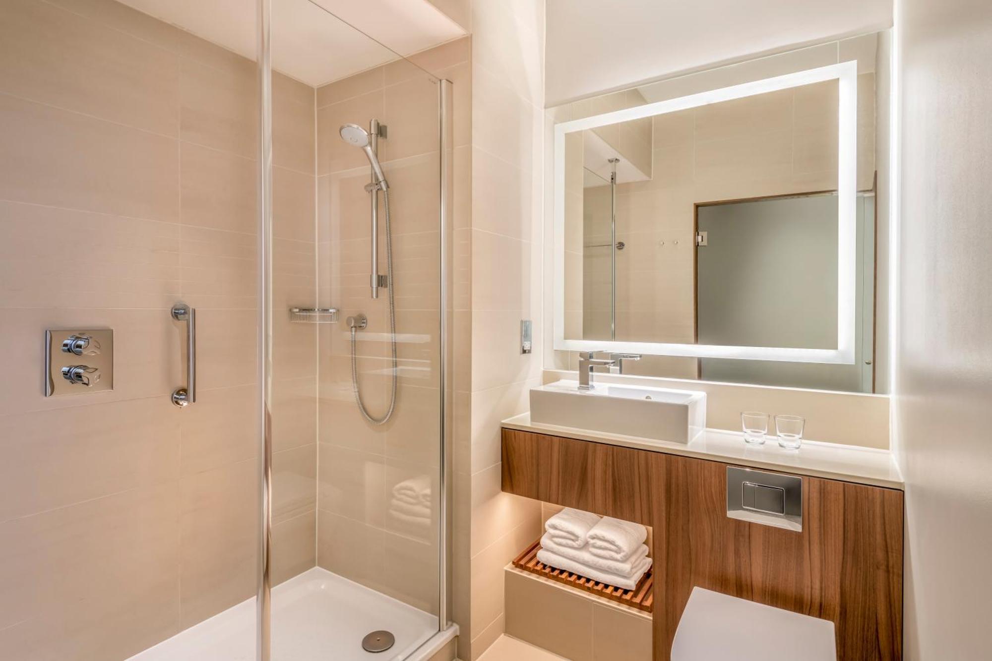 Guest Room, 1 King,1585489812:JPEG