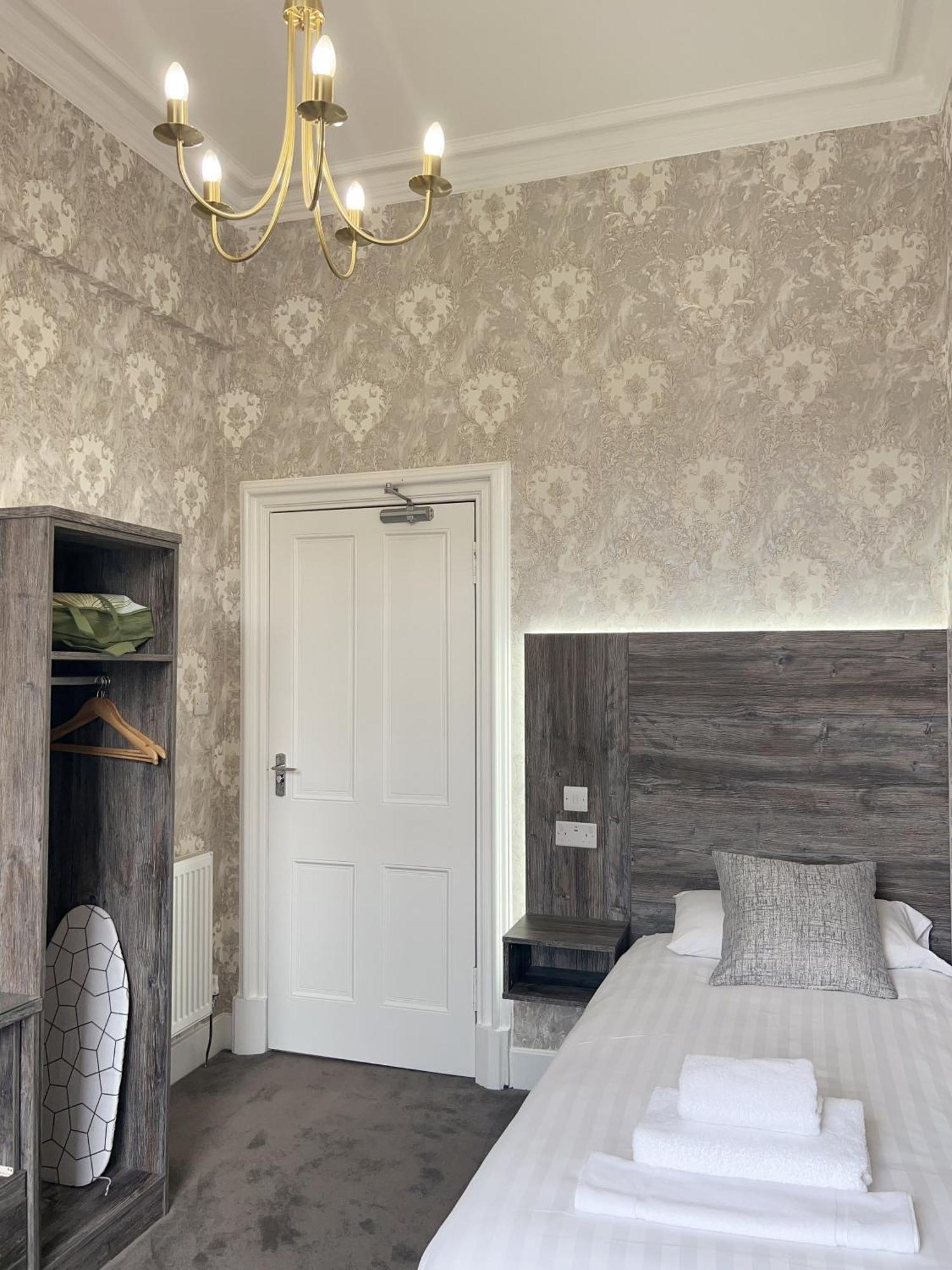 Standard Single Room with Shared Bathroom,1664649148:JPEG