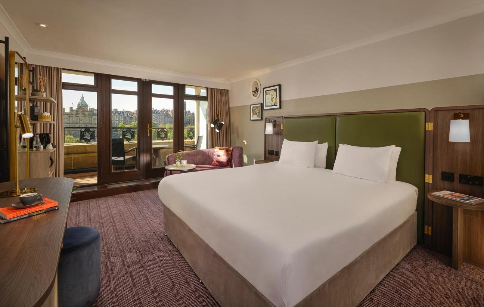 Deluxe Room 1 King Size Bed Castle View