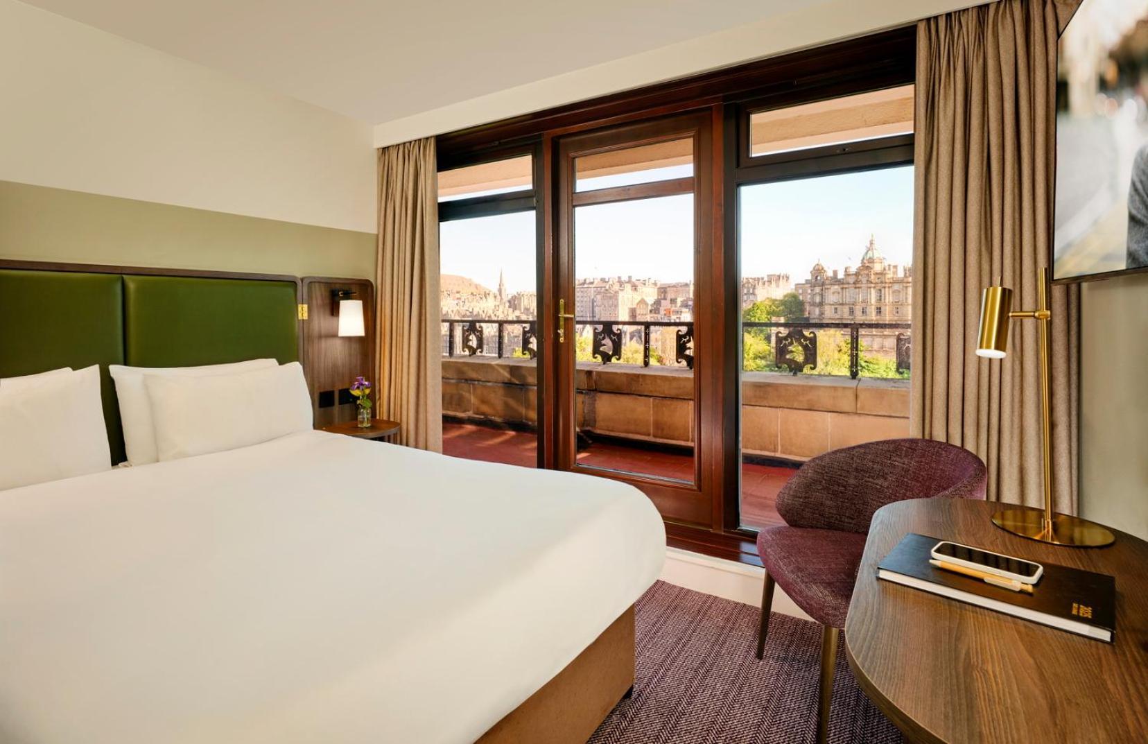 Deluxe Room 1 King Size Bed Castle View