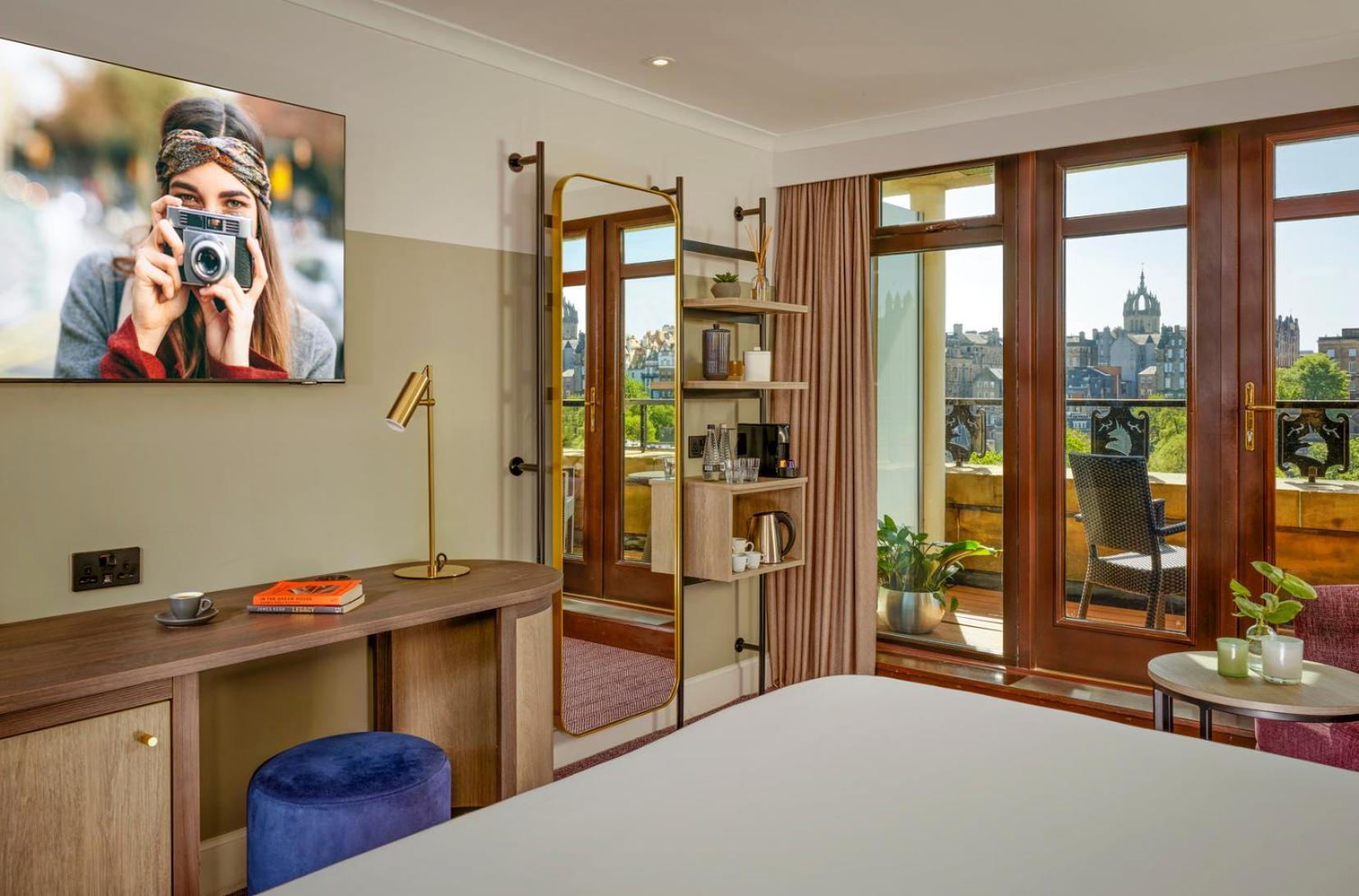 Deluxe Room 1 King Size Bed Castle View