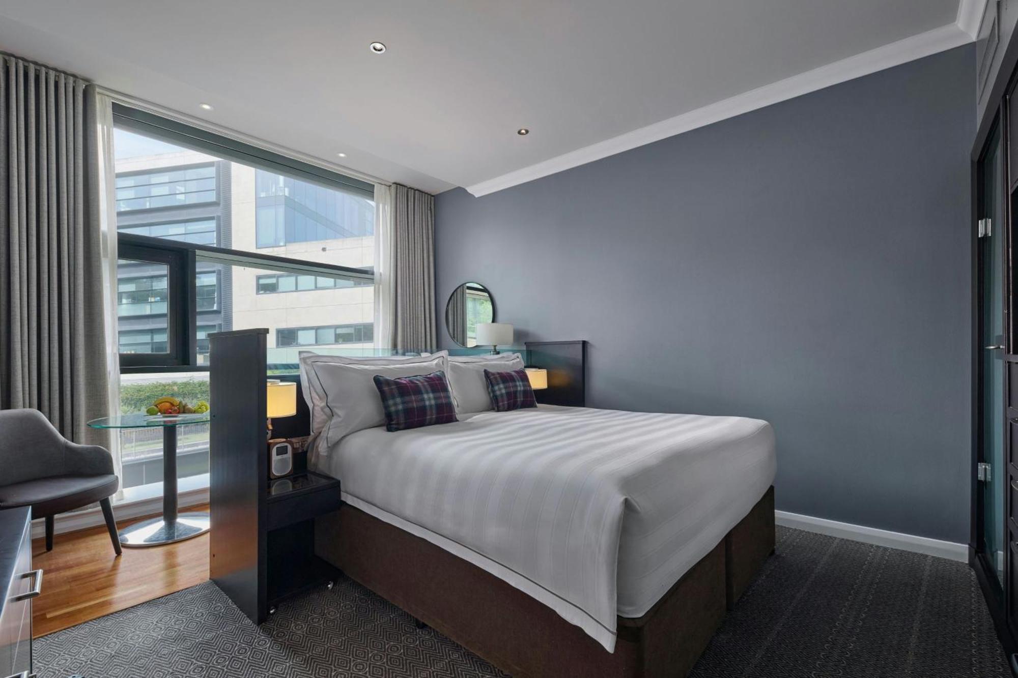 Signature Room Guest room 1 King,1730053263:JPEG