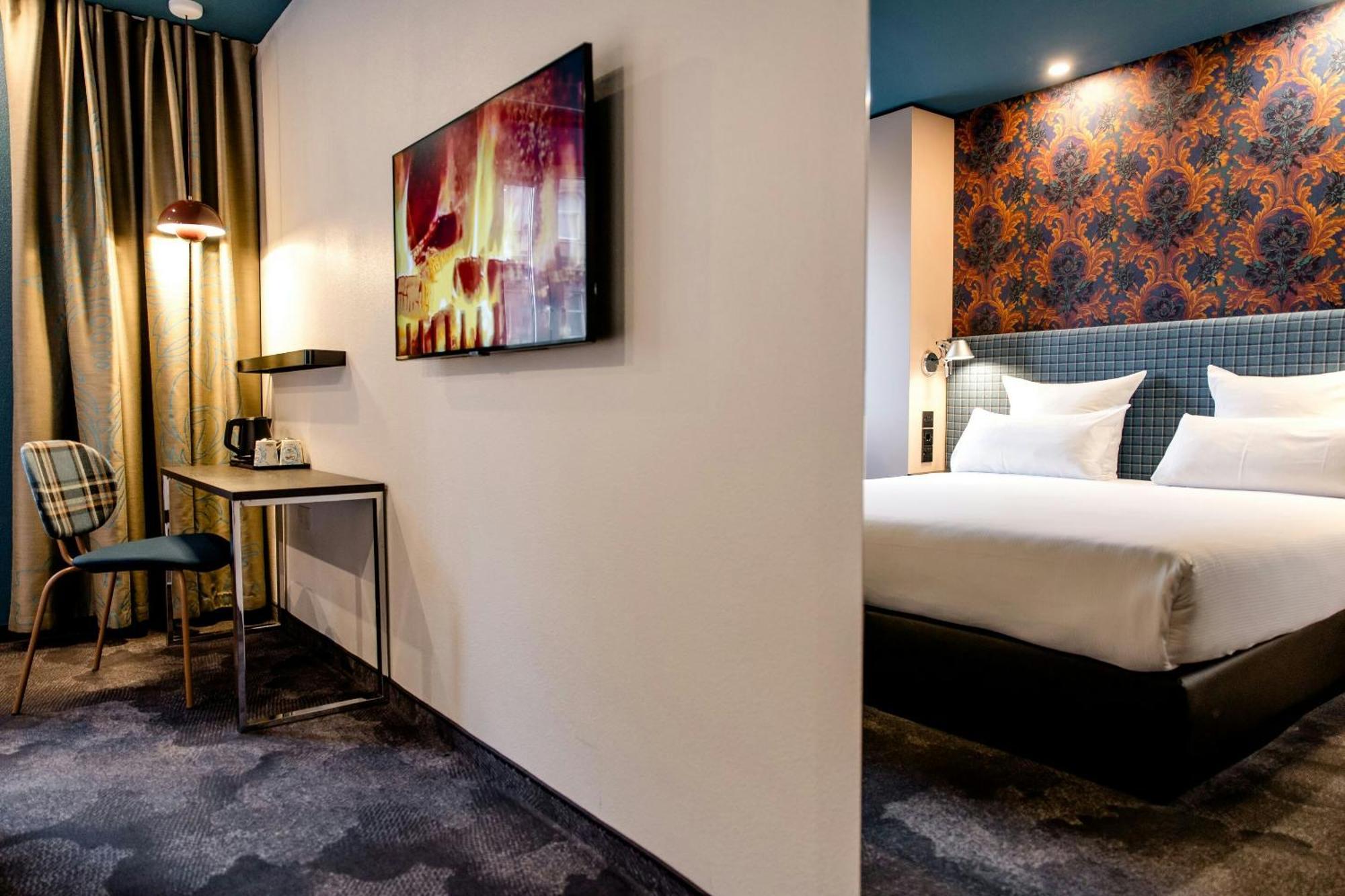 Standard Double Room with City View