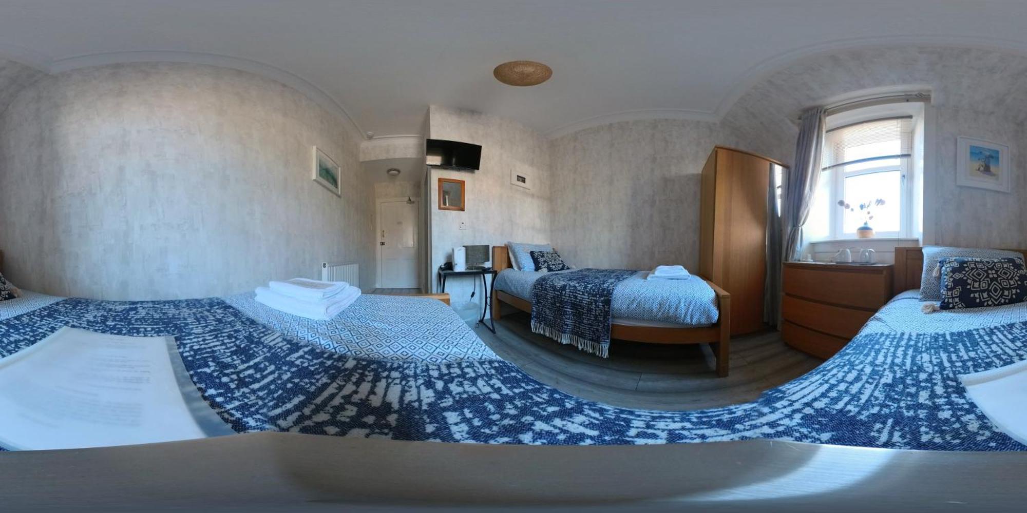 Room 4 Twin Room