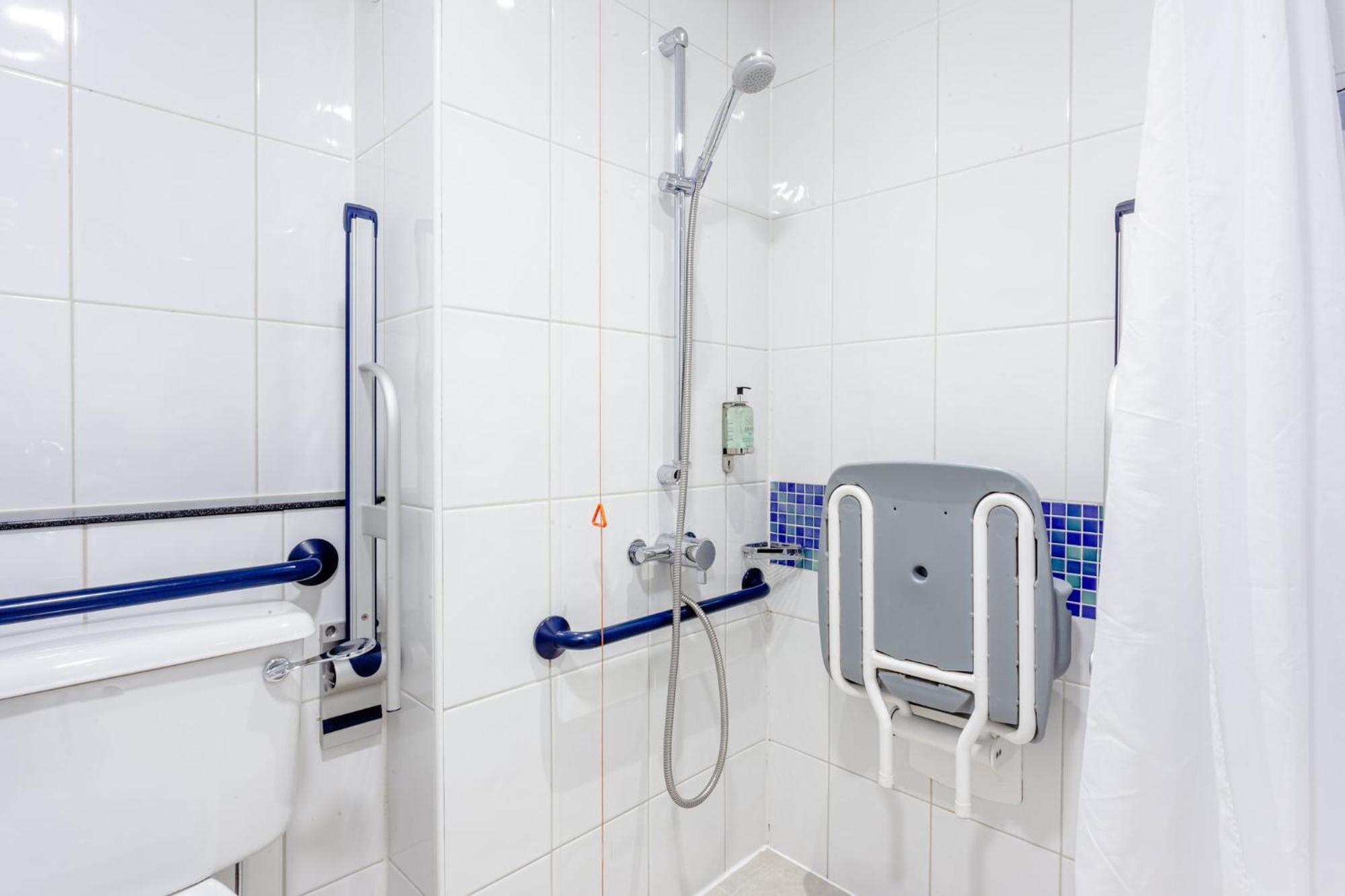 Standard Double Accessible Room Hot