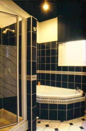 Standard Double Room with Shared Bathroom