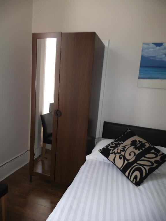Tweepersoonskamer met 2 Aparte Bedden