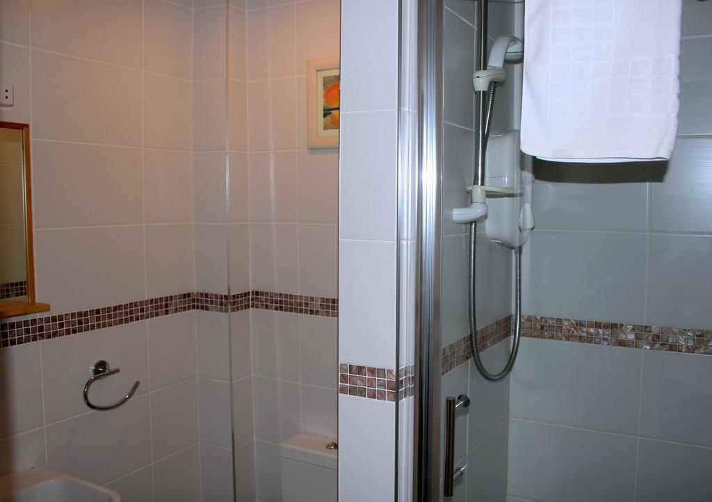 Room 4 - Twin Room