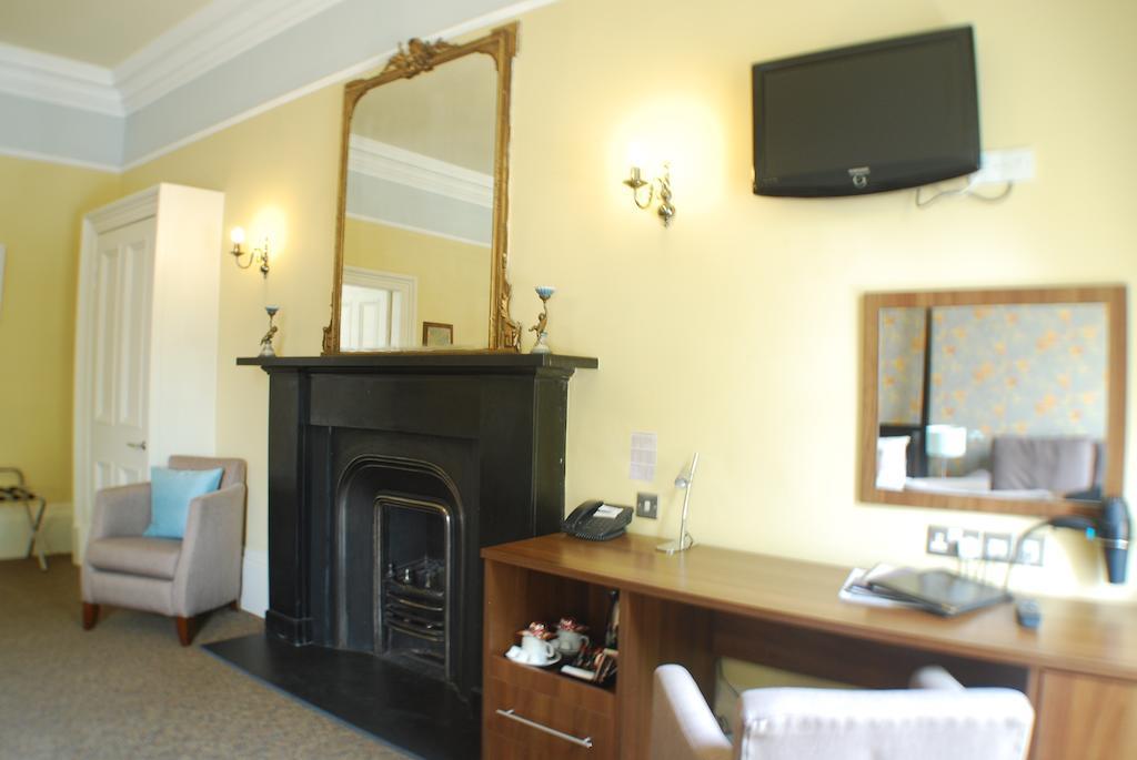 Four-Poster Suite