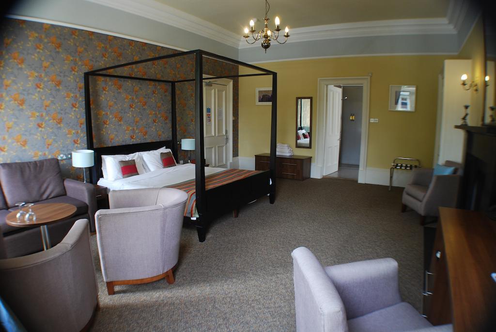 Four-Poster Suite