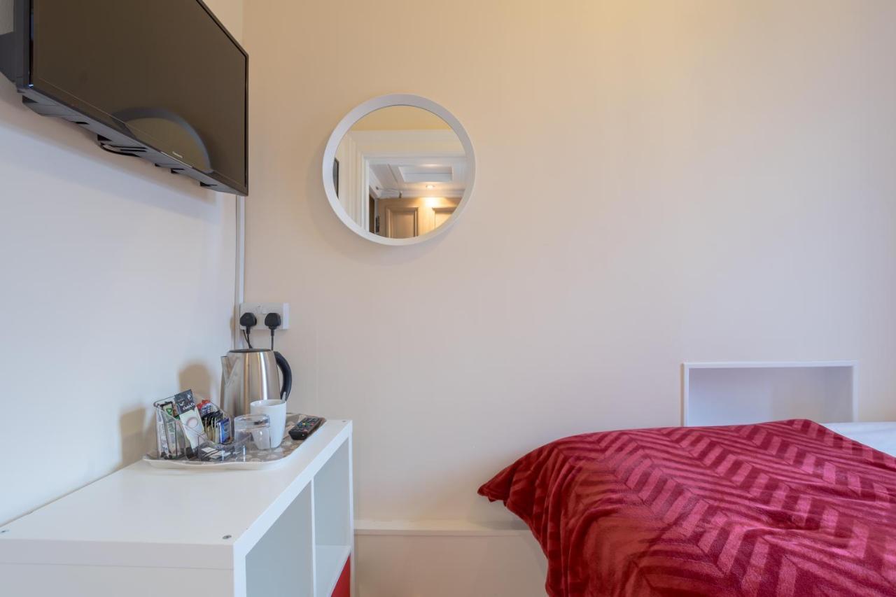 Single Room with Shower,744127381:JPEG