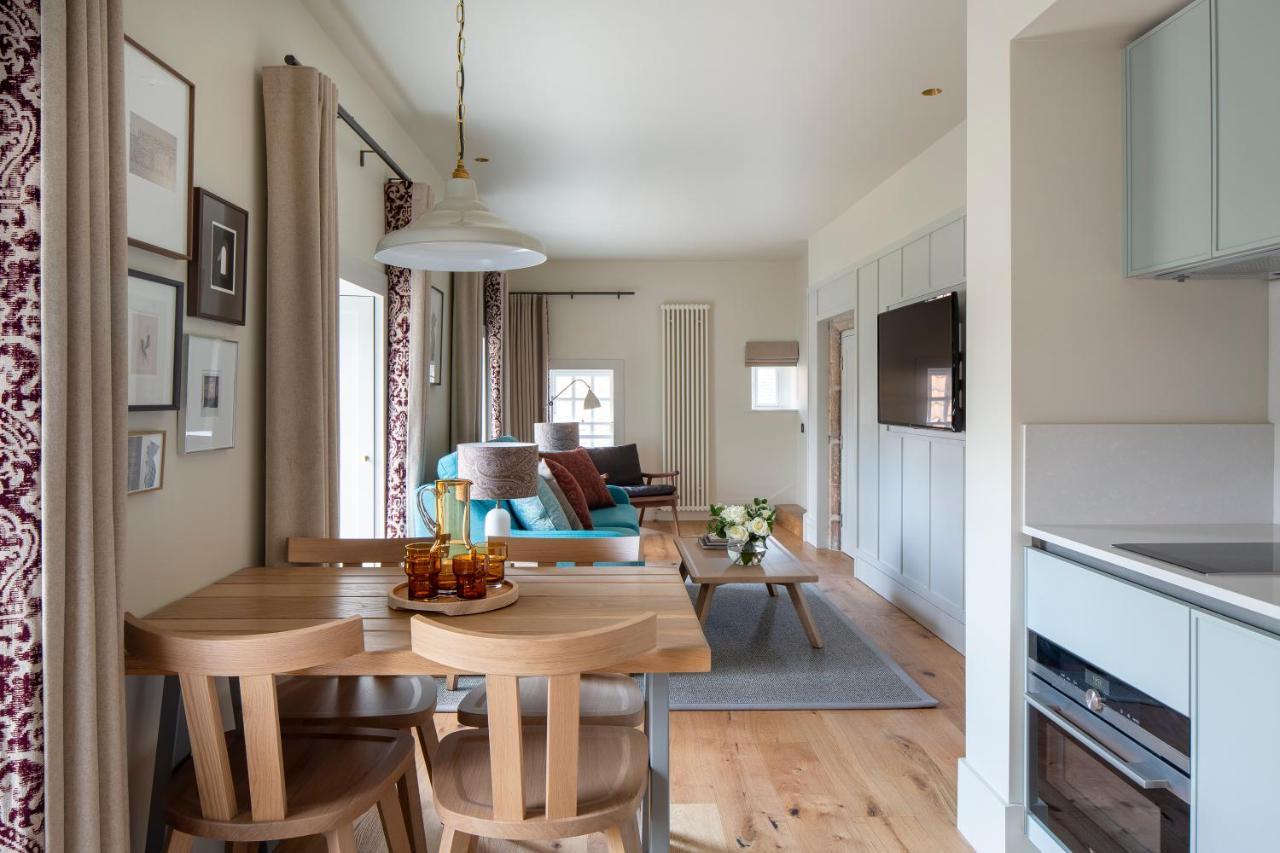 Deluxe One Bedroom Apartment