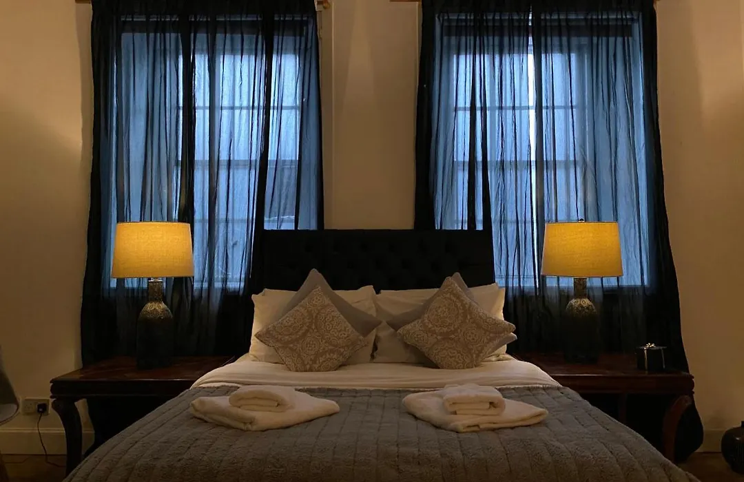 Queen Street Boutique Suites-1