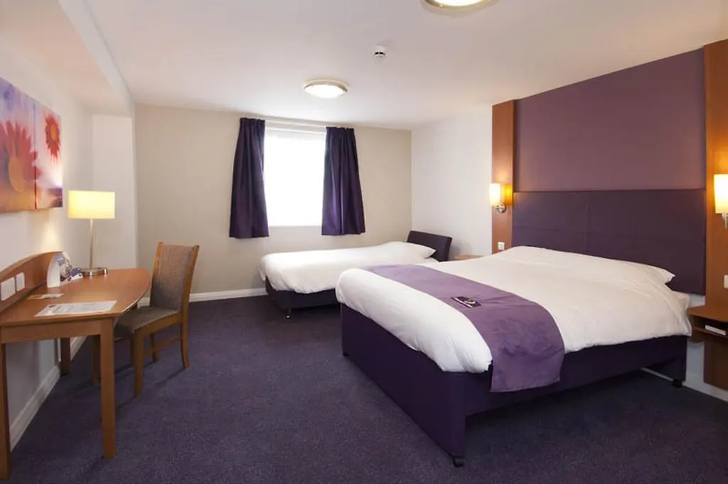 Premier Inn Edinburgh Princes Street-1
