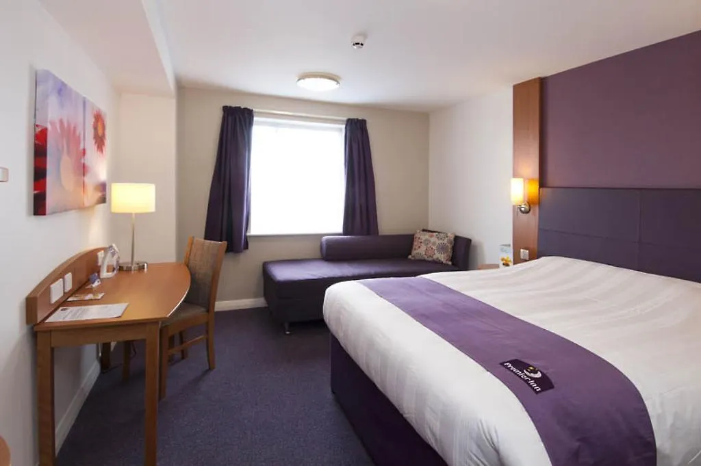 Premier Inn Edinburgh Princes Street-1