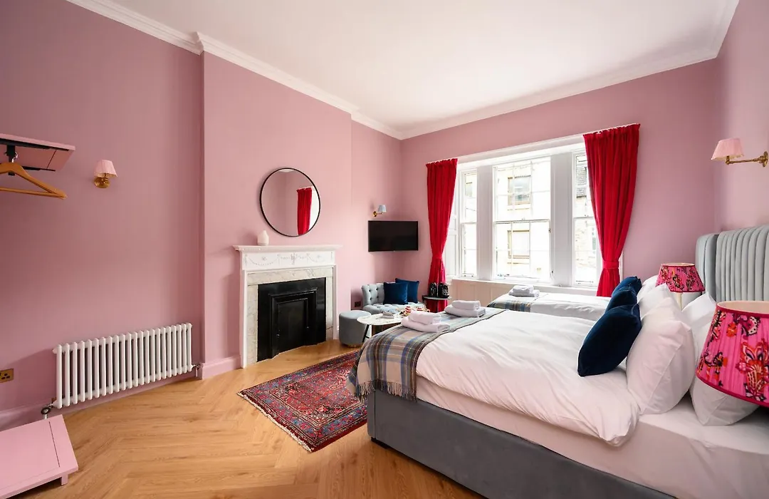 Queen Charlotte Guesthouse-1