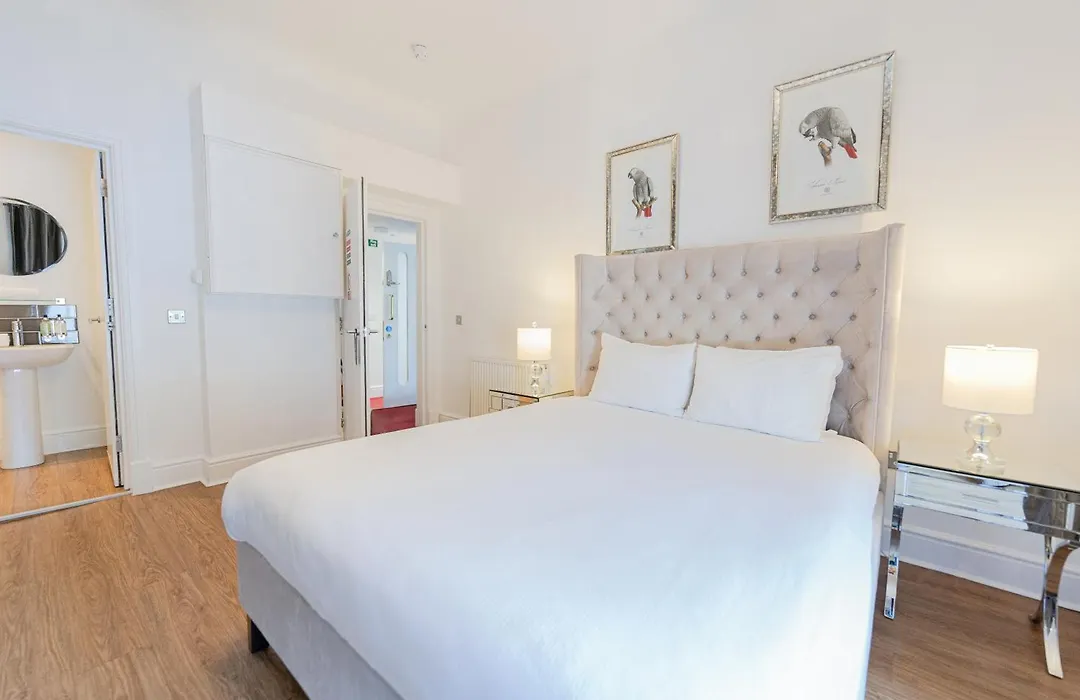 Edinburgh Castle Apartments-1
