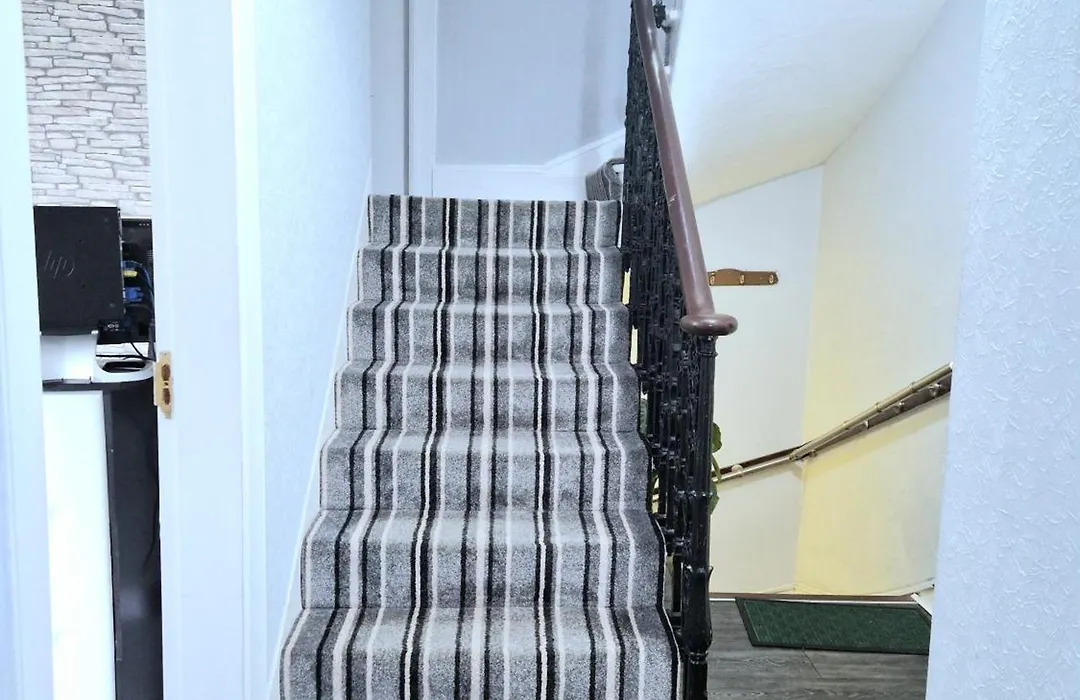 Dalry Guesthouse-1