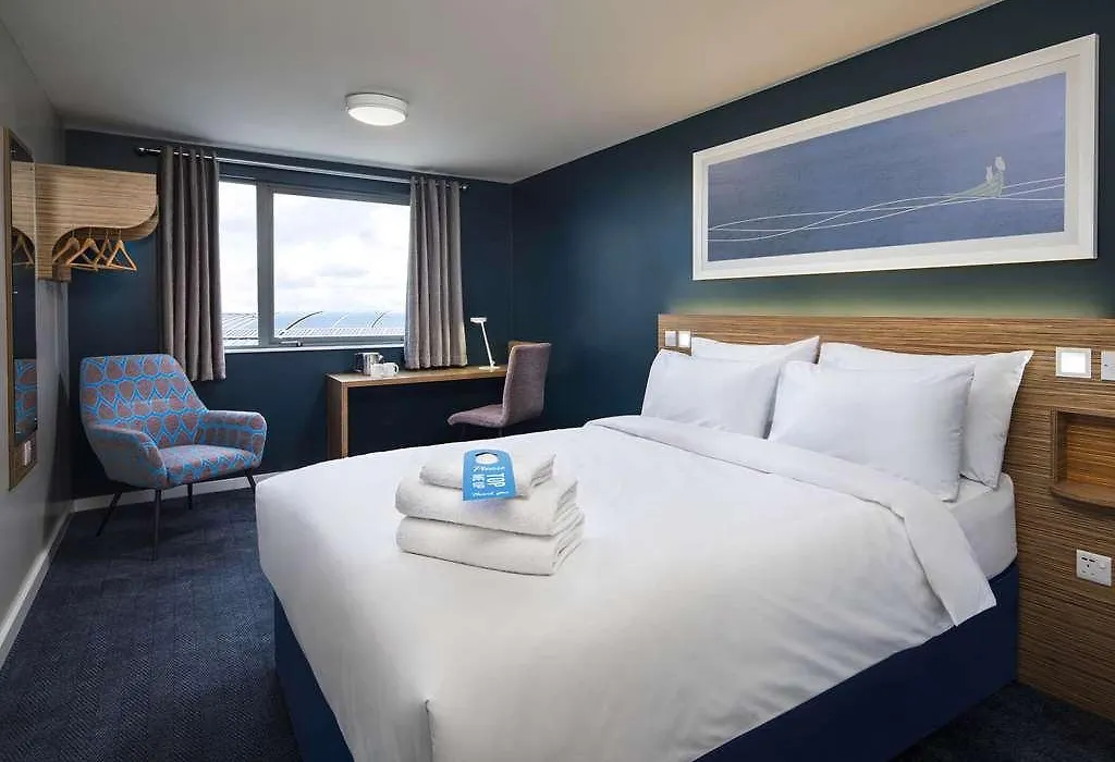 Travelodge Edinburgh Airport Ratho Station Hotel-1