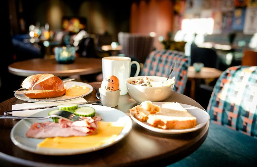 Motel One Edinburgh-Princes-1