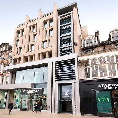 Premier Inn Edinburgh Princes Street-3