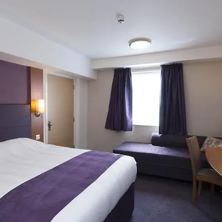 Premier Inn Edinburgh Princes Street-2