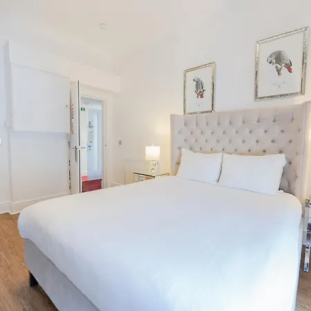 Edinburgh Castle Apartments-2