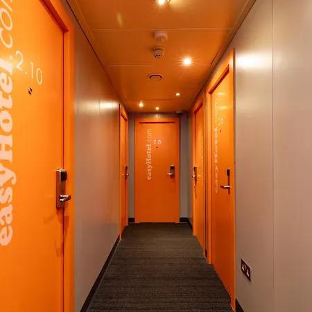Easyhotel Edinburgh-3