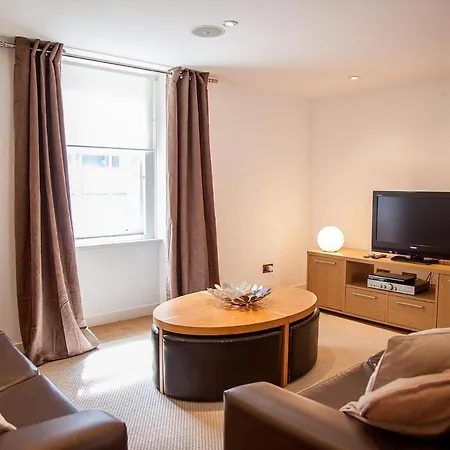 Cs Exclusive Apartments Of Princess Street West End-3