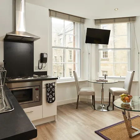 Braid Apartments By Mansley-3