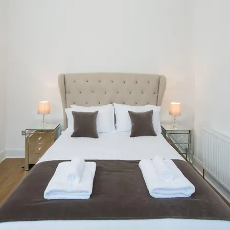 Edinburgh Castle Apartments-3