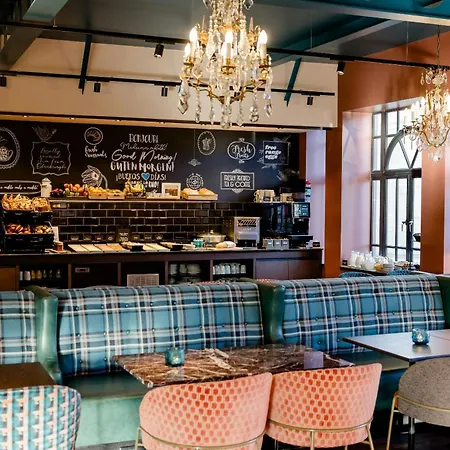 Motel One Edinburgh-Princes-2