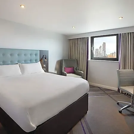 Premier Inn Edinburgh Park-2