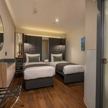 Point A Hotel Edinburgh St Andrew Square-3