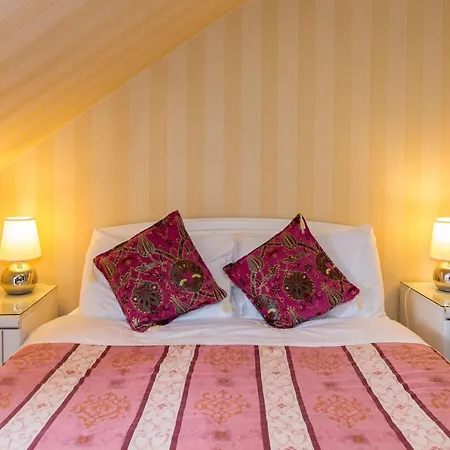 Menzies Guest House-3