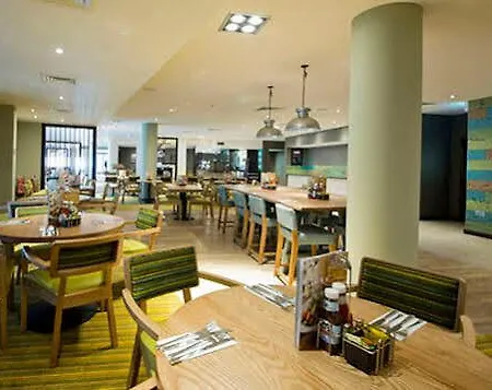 Premier Inn Edinburgh City Centre Royal Mile-2