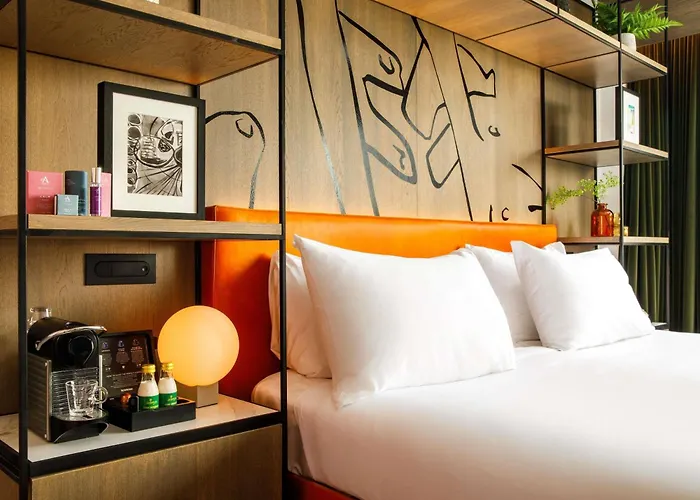 Hotels in EdinburghIbis Styles St Andrew Square