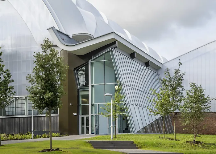 Hotels in EdinburghCourtyard By Marriott West