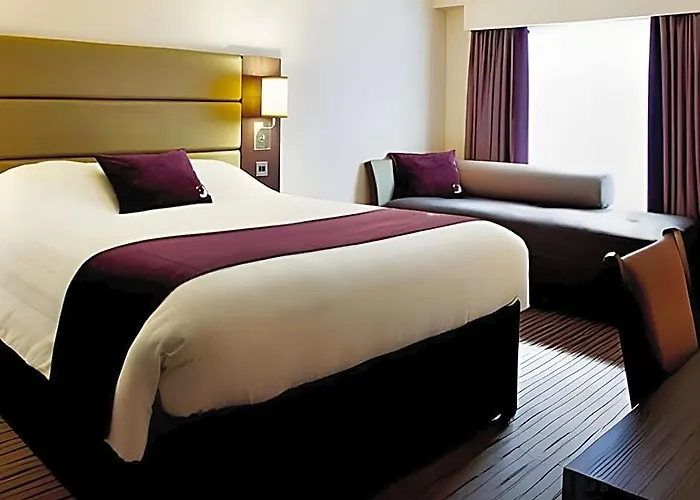 Premier Inn Edinburgh City Centre