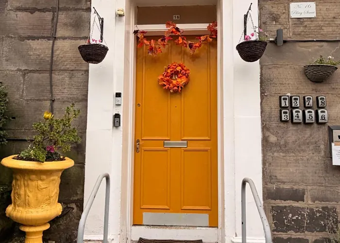 16 Pilrig Guest House Edinburgh
